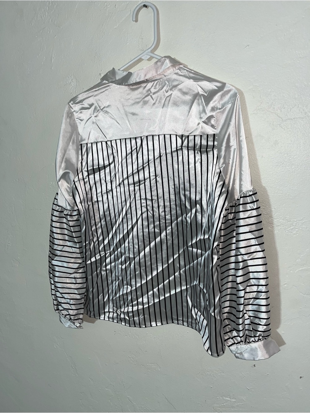 Unique Striped Shiny Satin Button-Front Dress Shirt Blouse Puff Sleeve Women’s S - Picture 2 of 8
